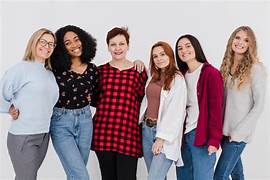 Grupo de mujeres conductoras felices